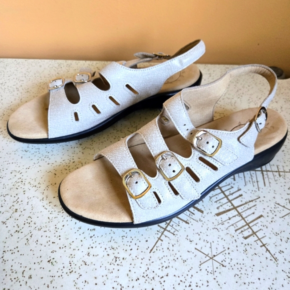 SAS Light Tan Leather Sandals with Buckles - Picture 3 of 12